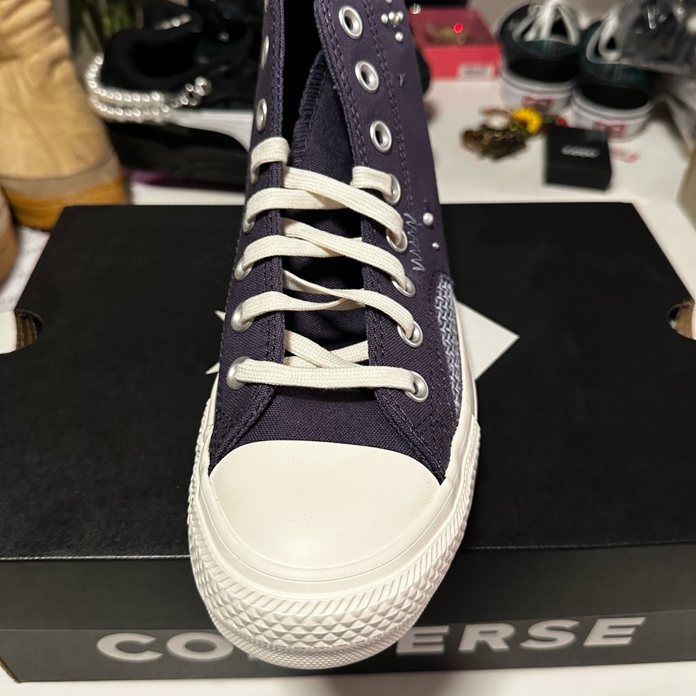 NIB Converse high tops W 8.5, UK 6.5 - Picture 3 of 5